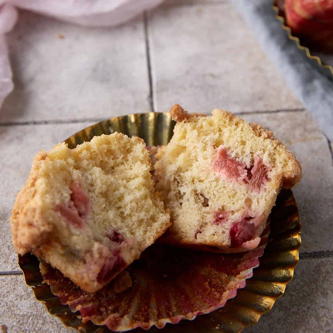Streusel Topped Strawberry Rhubarb Muffins