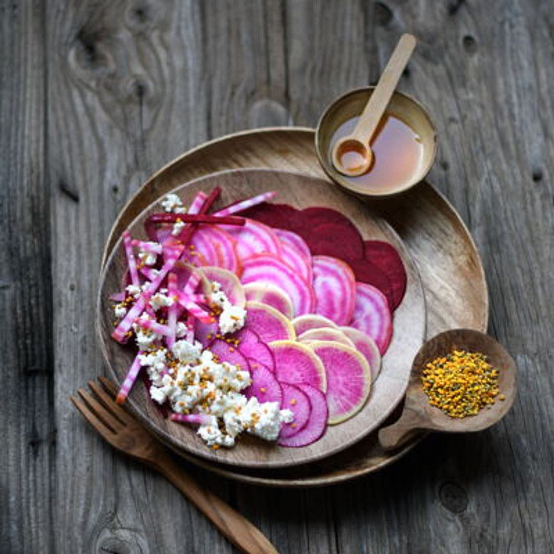 Carpaccio de betterave au fromage de chèvre et aux grains de pollen