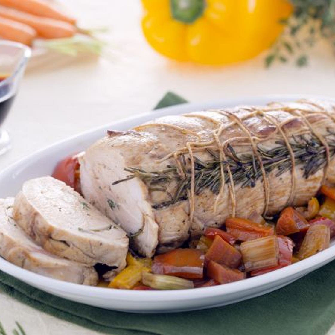 Arrosto di tacchino con riduzione alla salsa di soia e spadellata di verdure