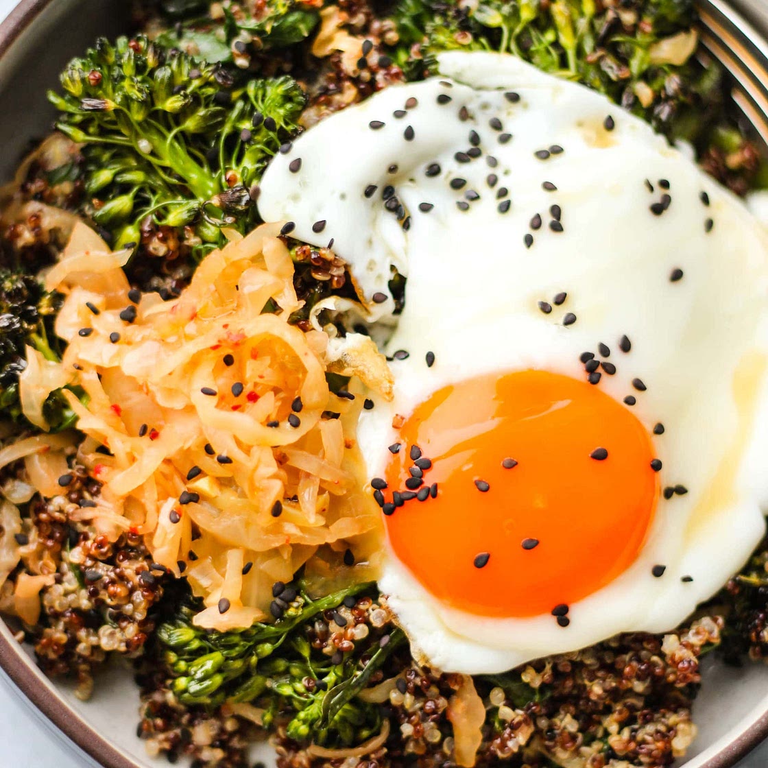 Easy Probiotic-Rich Kimchi Quinoa Bowl (Vegan Option)