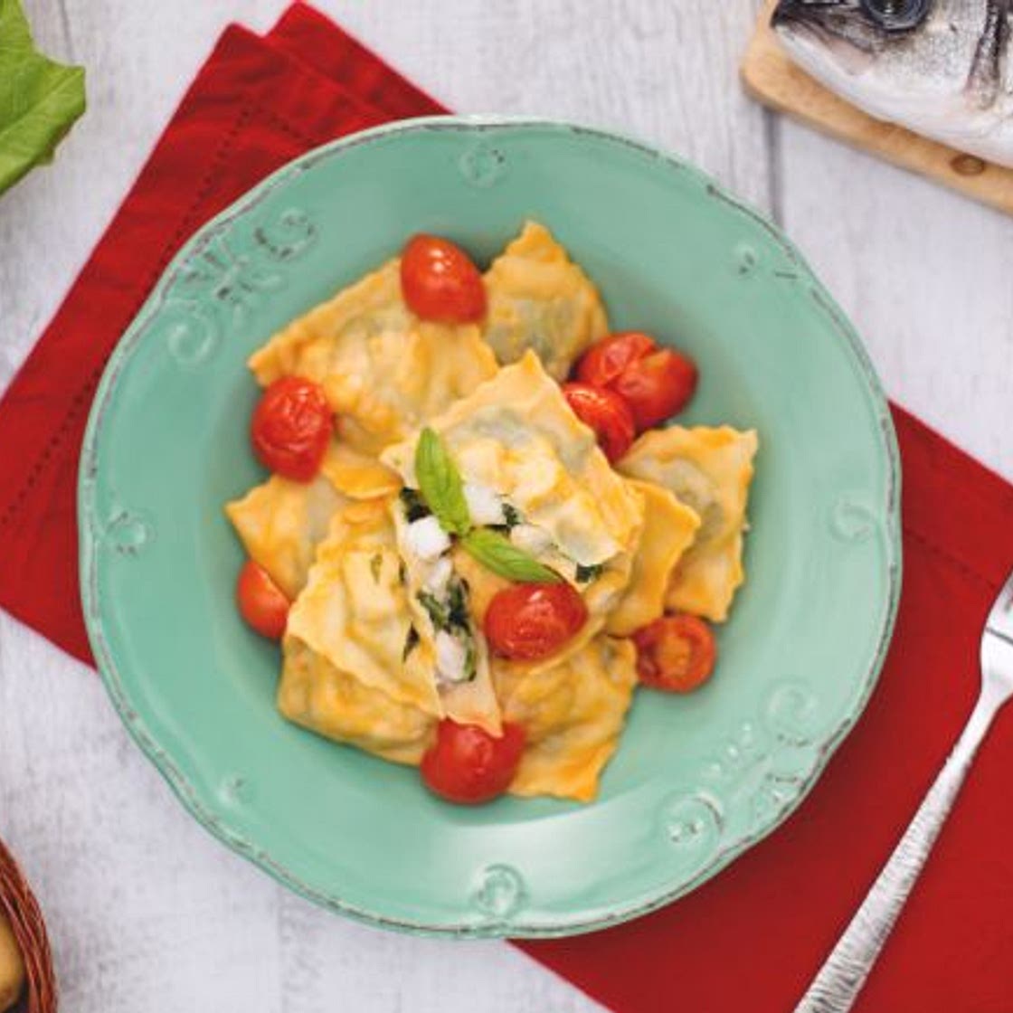 Ravioli di pesce con pomodorini
