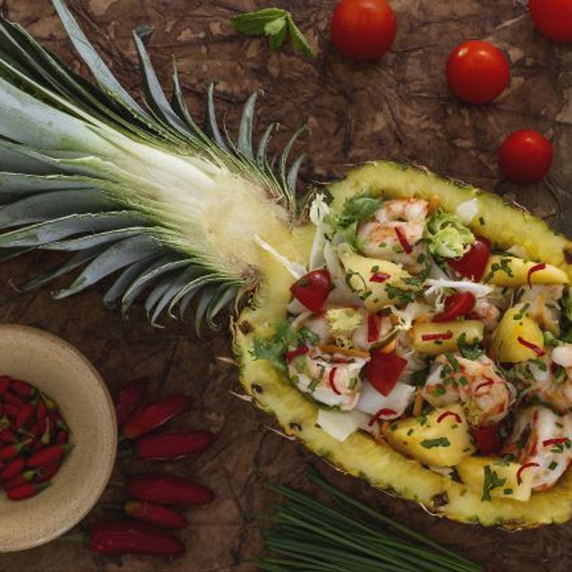 Insalata con gamberi nell'ananas