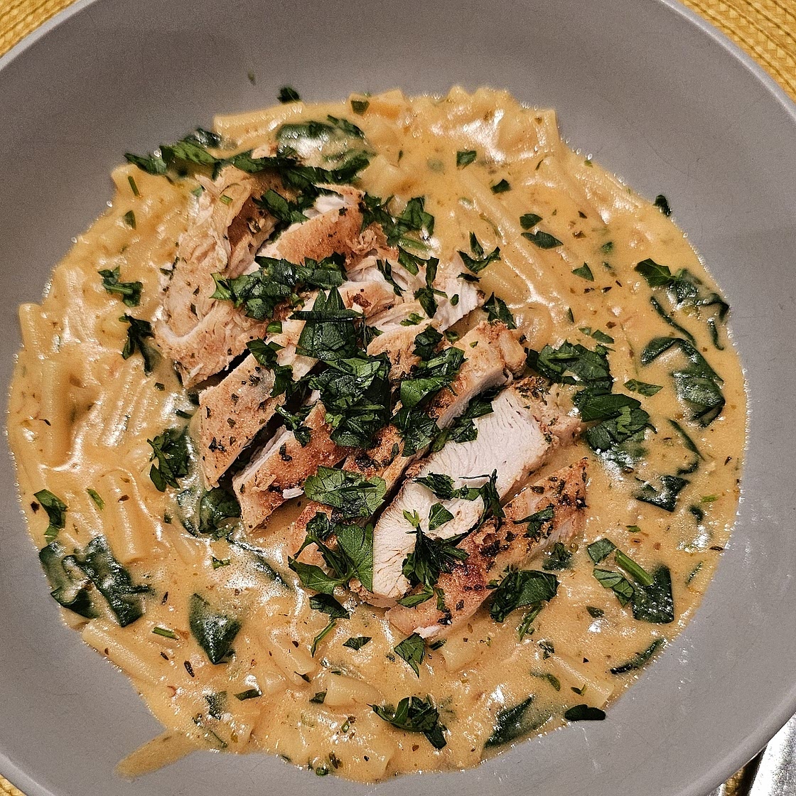 Tuscan Chicken Mac And Cheese (ONE POT, STOVE TOP)