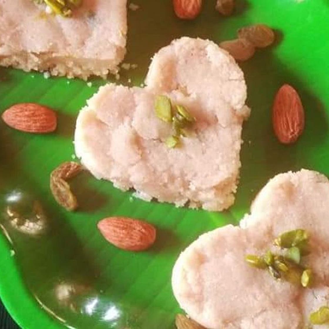 बनाना सेमोलिना हलवा(Banana Semolina Halwa Recipe In Hindi)