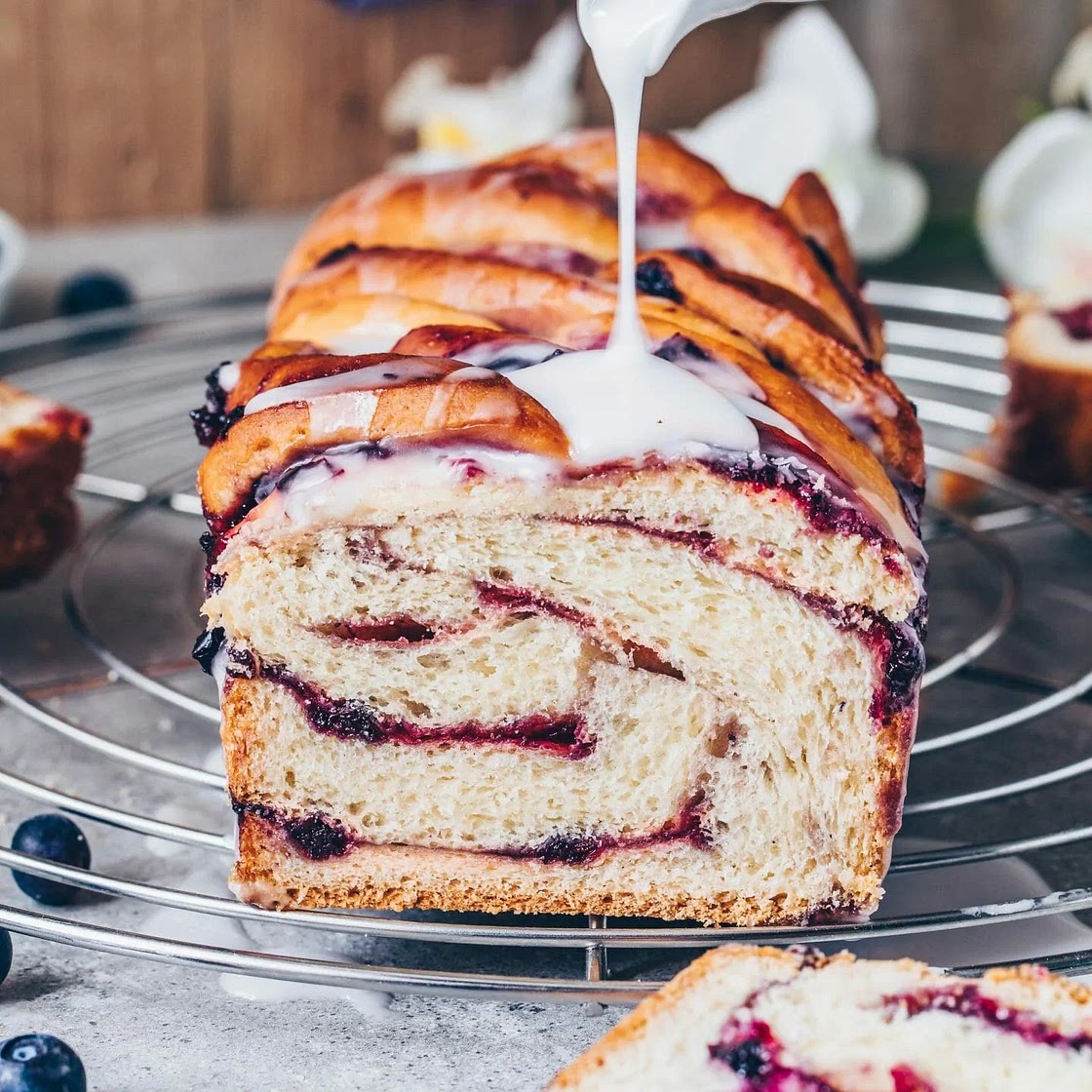 Blaubeer Babka (Veganer Hefezopf)