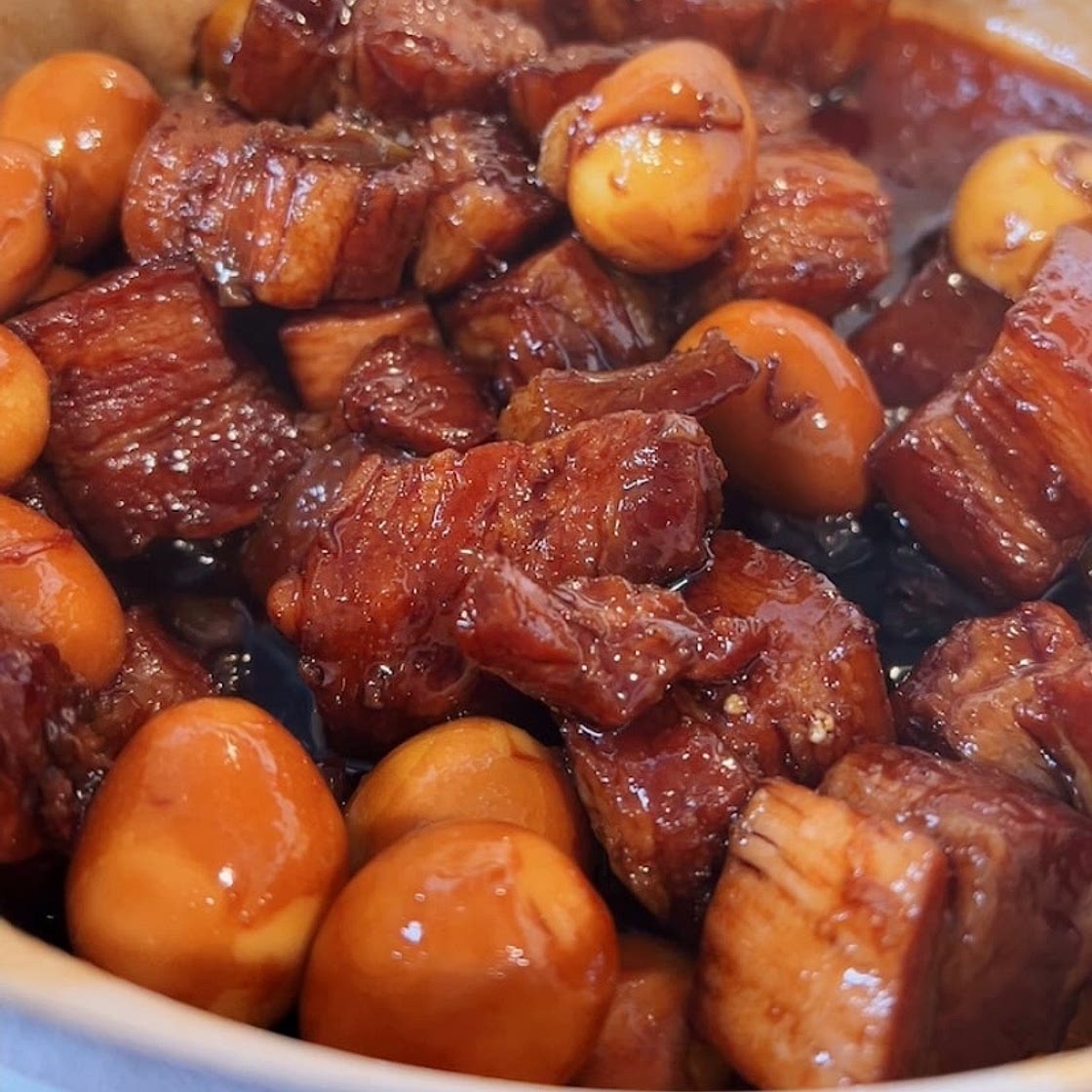 Red Braised Pork Belly with Quail Eggs