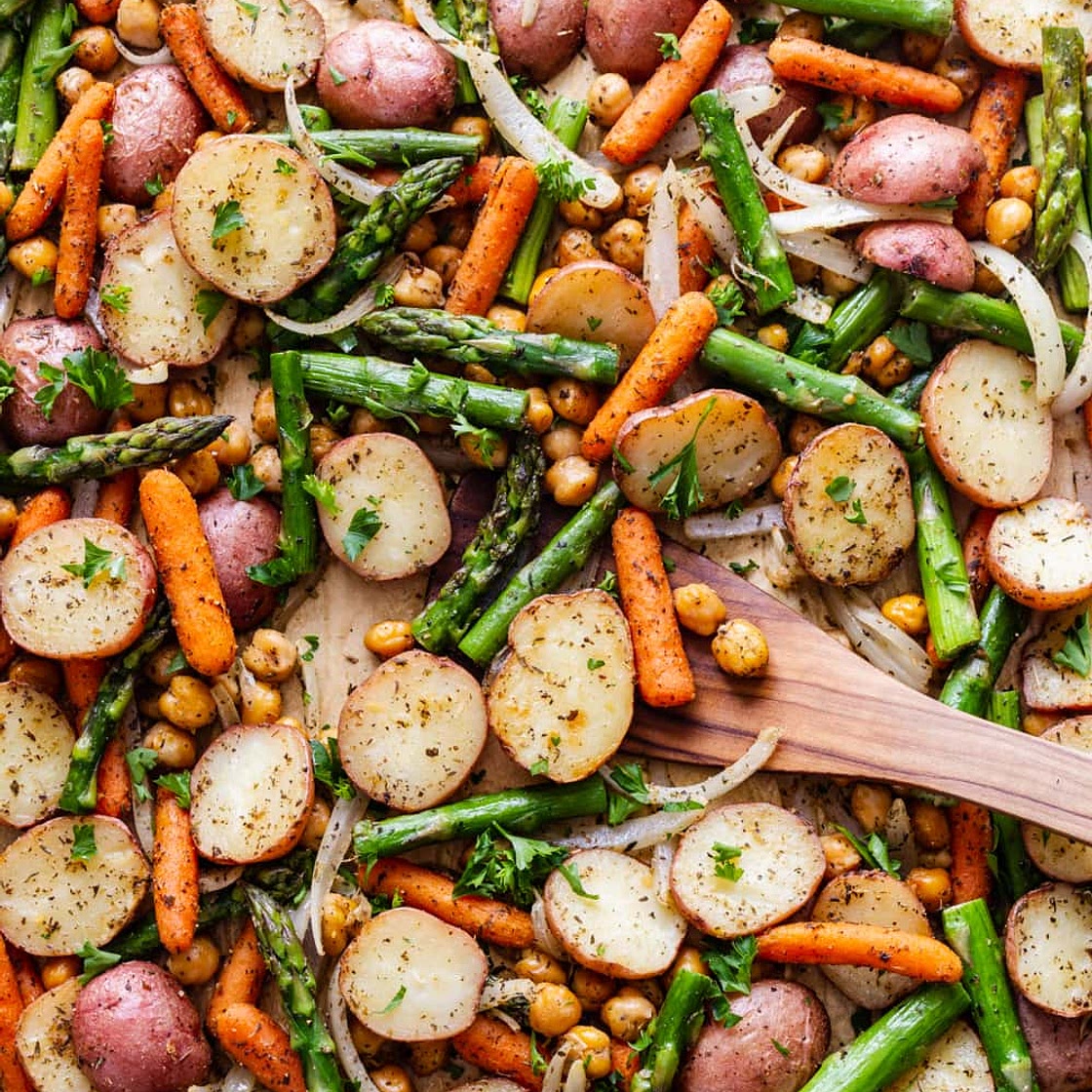HERBED POTATO, ASPARAGUS & CHICKPEA SHEET PAN DINNER