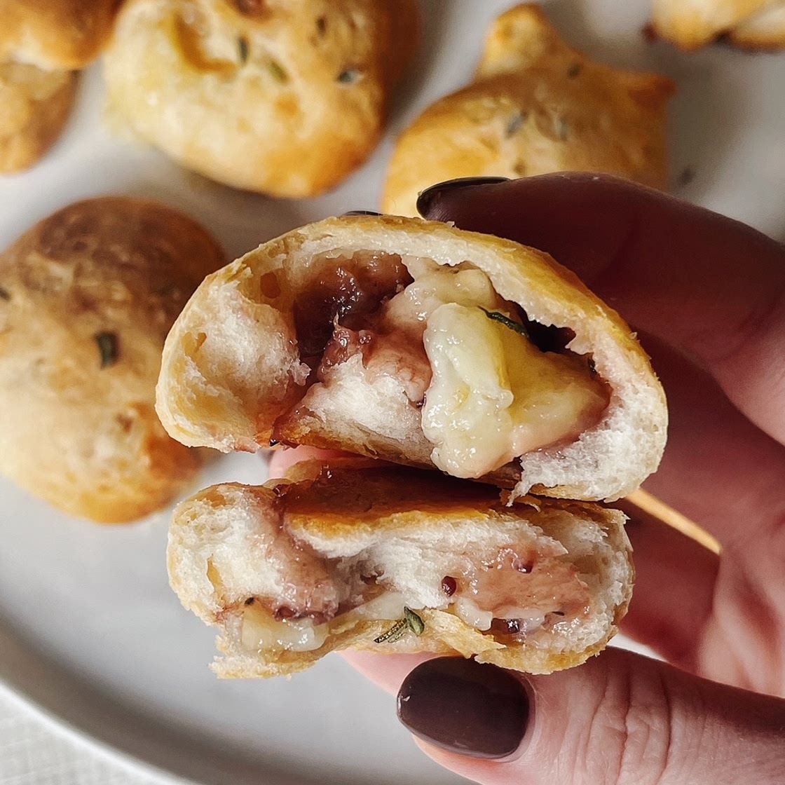 Cranberry Brie Stuffed Biscuits - Delicious and Easy Thanksgiving Appetizer