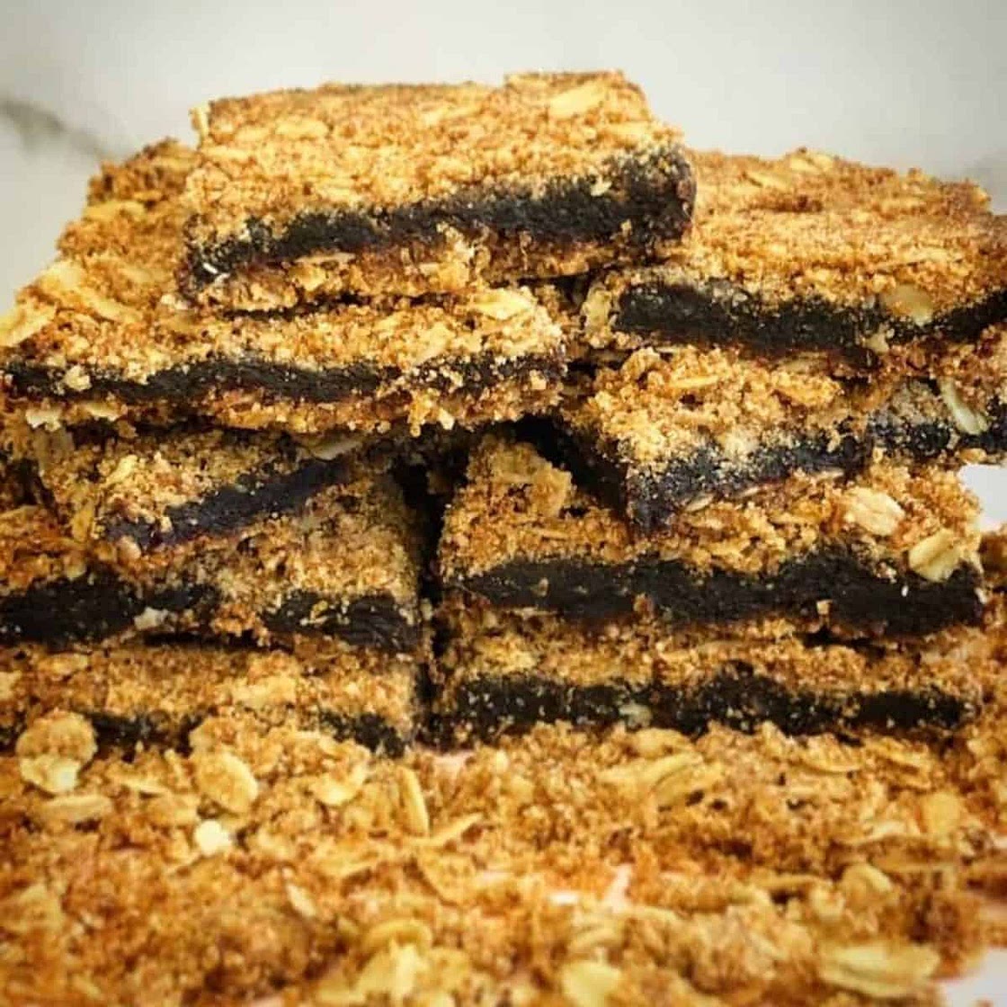 Healthy Oatmeal Date Bars