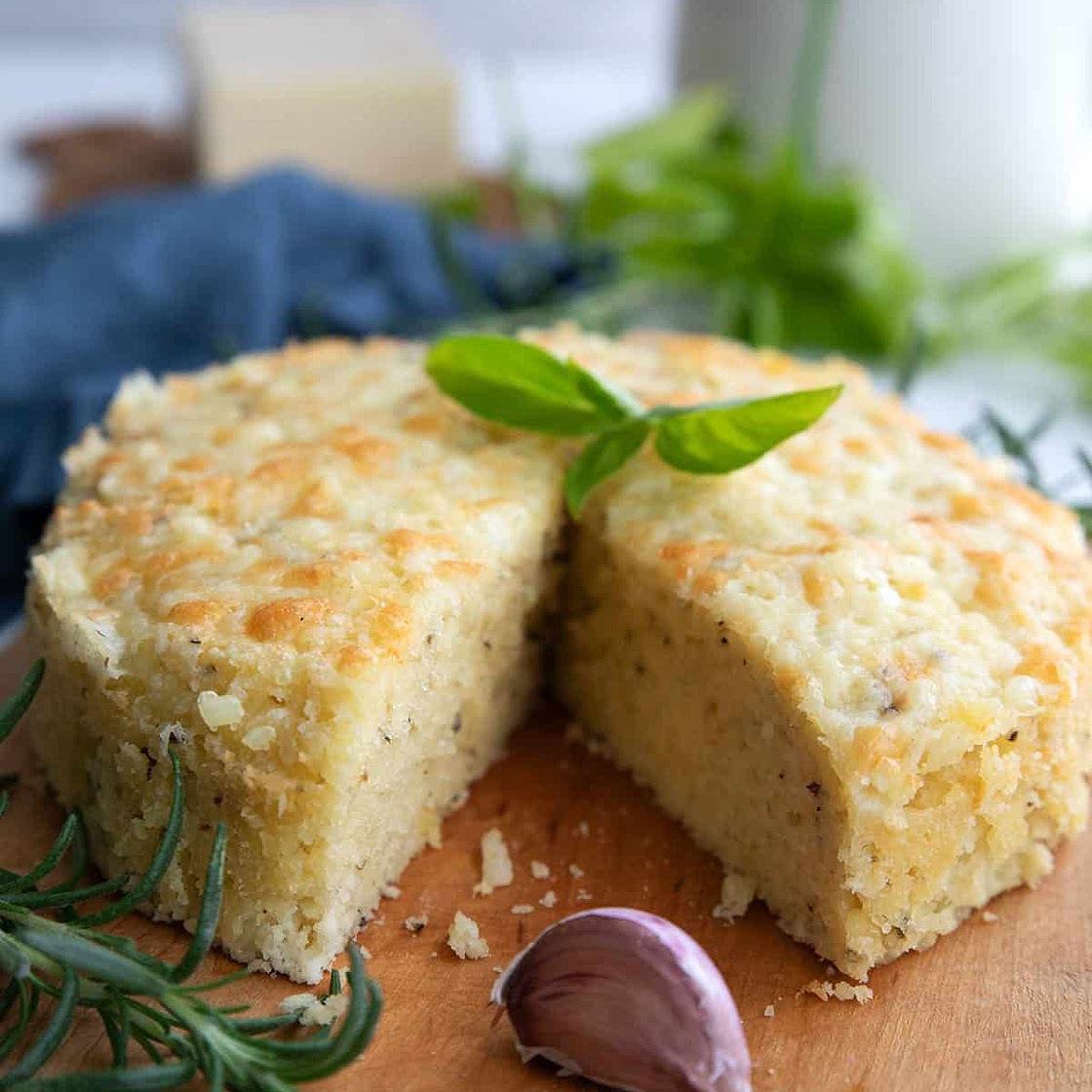 Keto Garlic Cheese Bread Recipe