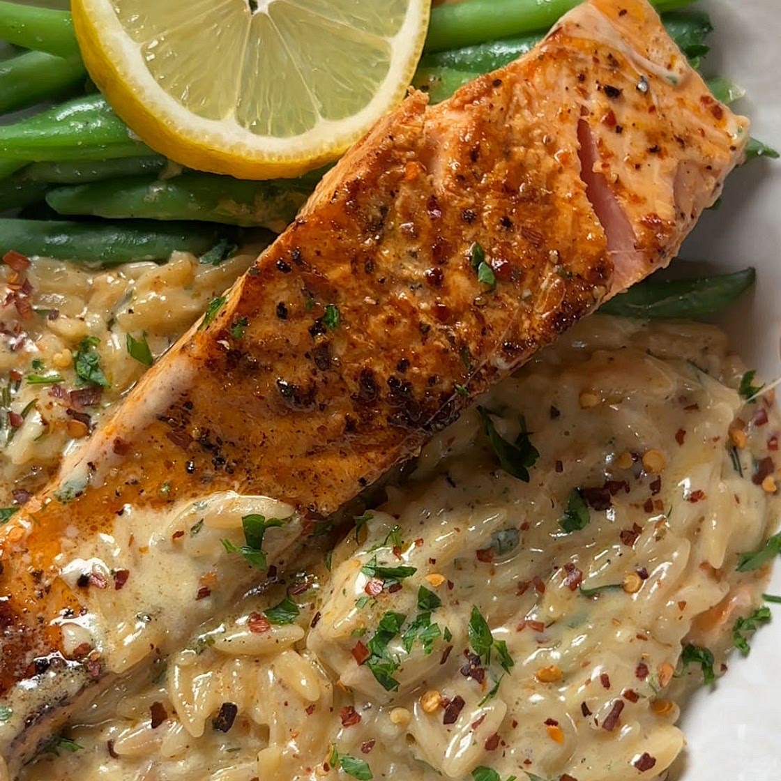 Creamy Lemon Garlic Orzo with Salmon 