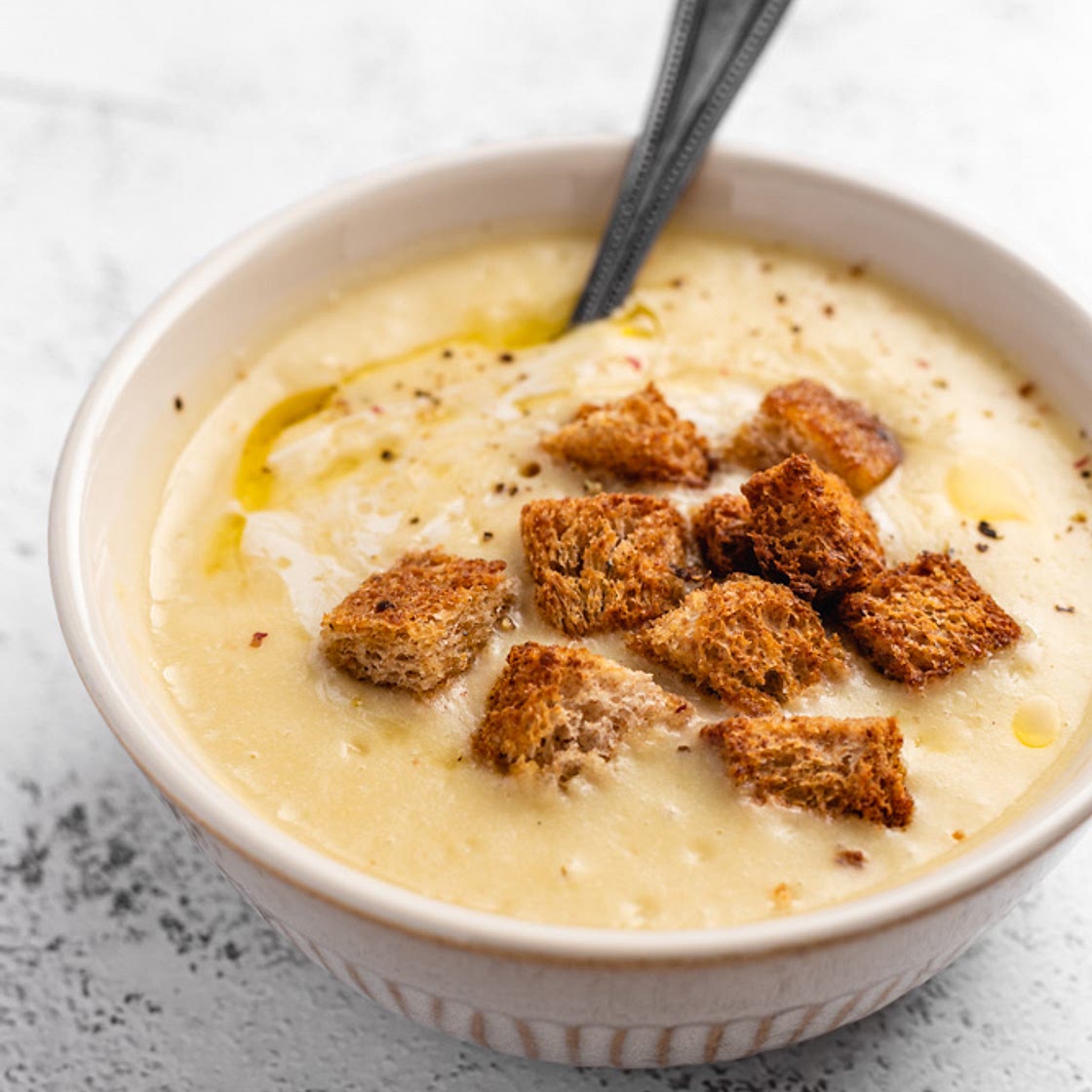 CREAMY ROASTED GARLIC POTATO SOUP (VEGAN)