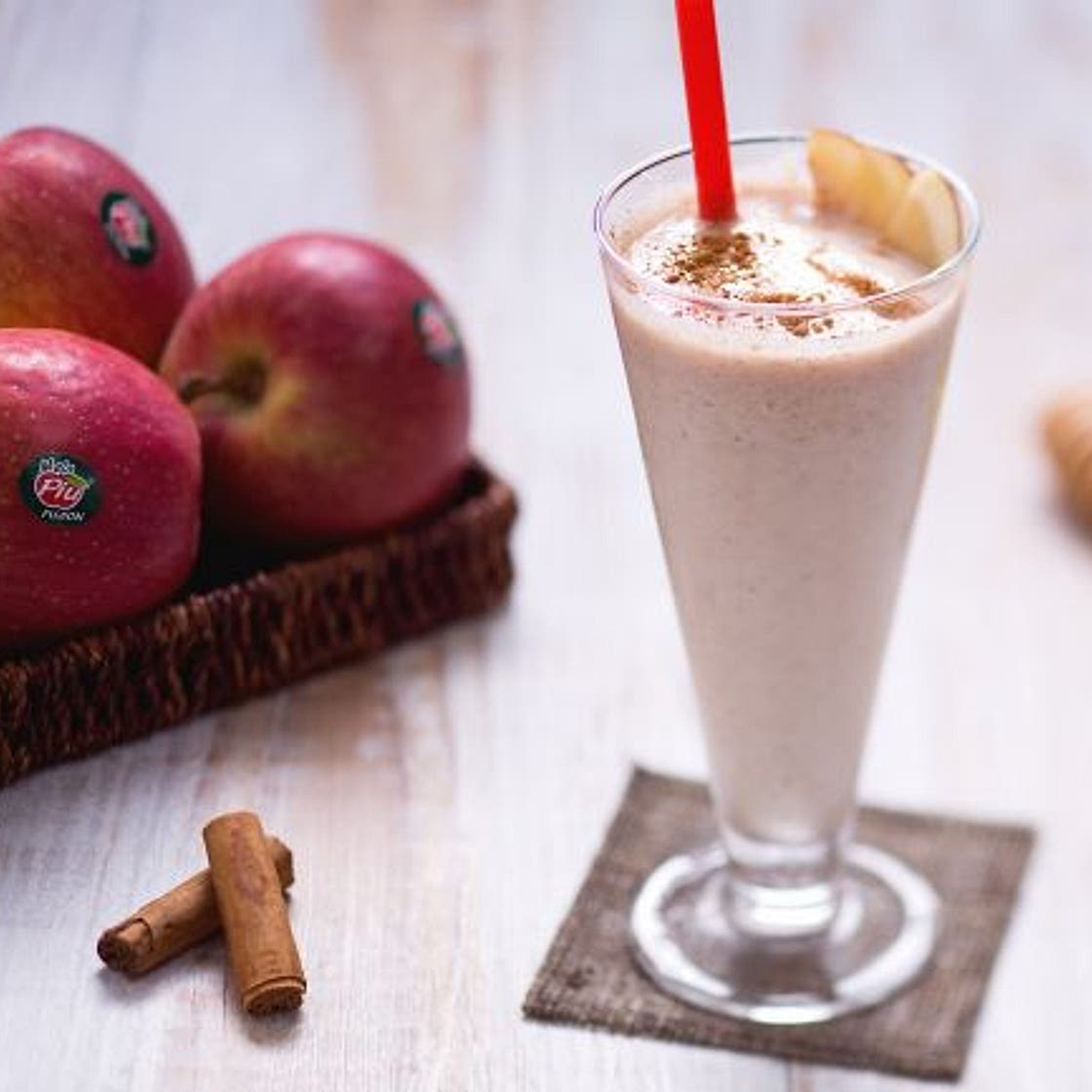 Smoothie alle mele, pere e cannella