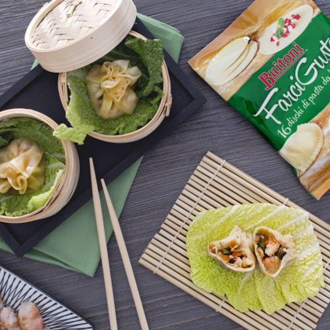 Ravioli al vapore all'orientale con verdure e mazzancolle