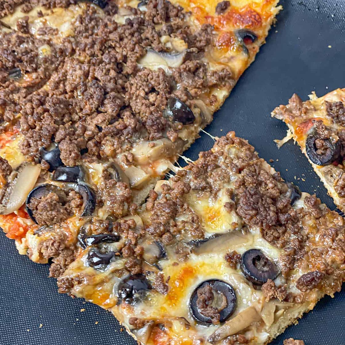 Quick Spicy Beef (Sujuk) Pizza