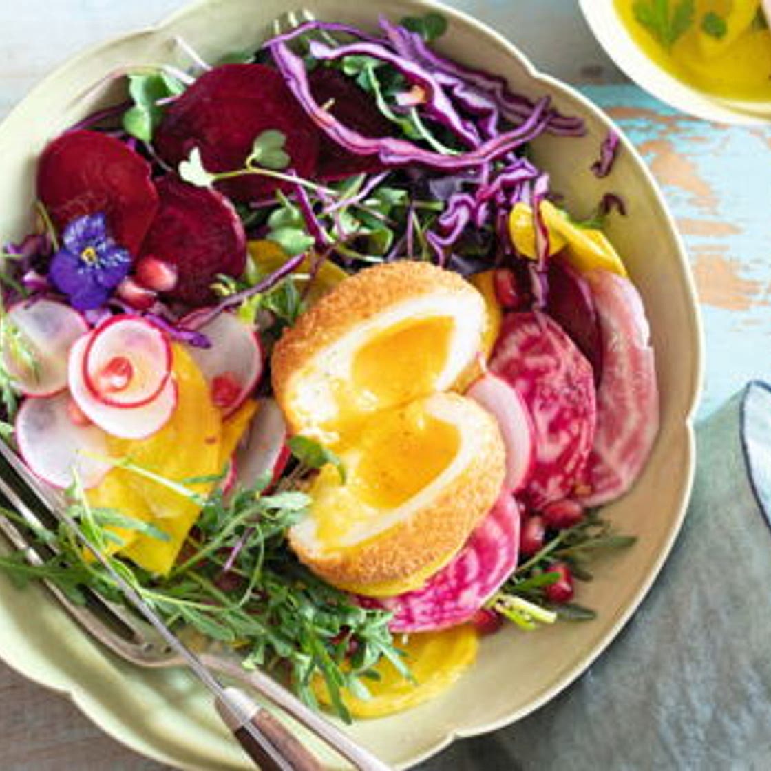 Salade folle à l'œuf mollet pané