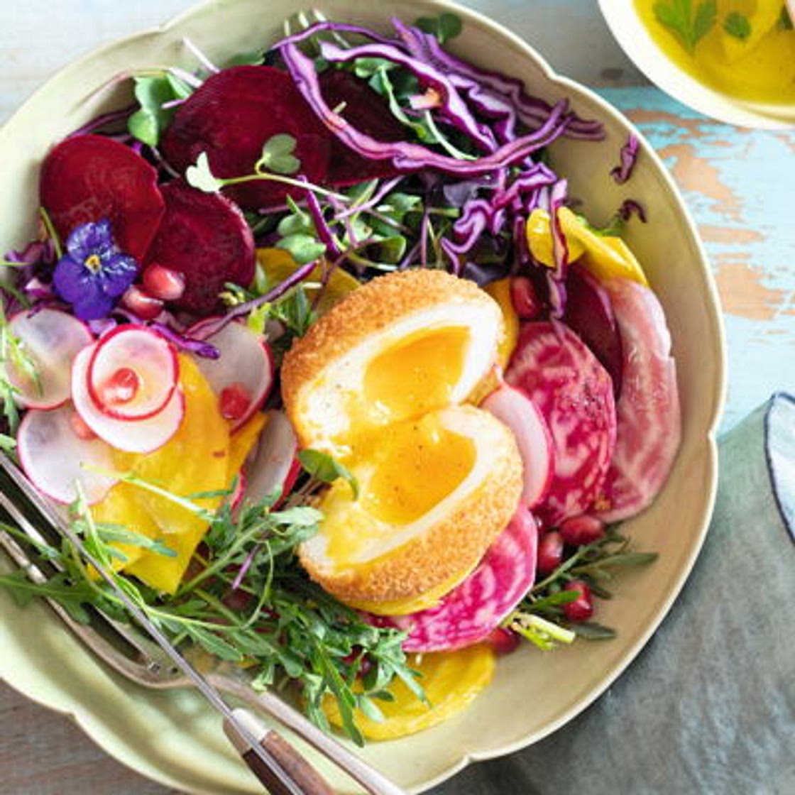 Salade folle à l'œuf mollet pané