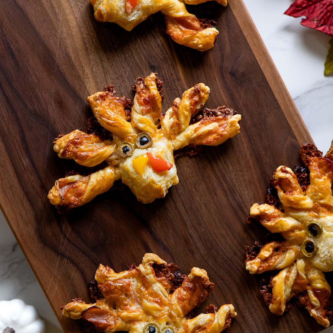 Easy Turkey-Shaped Ham & Cheese Puff Pastry Appetizer