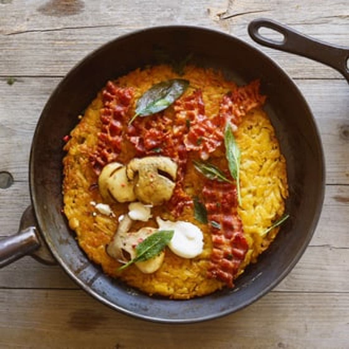 Rösti fixfertig mit Speck und Salbeipilzen