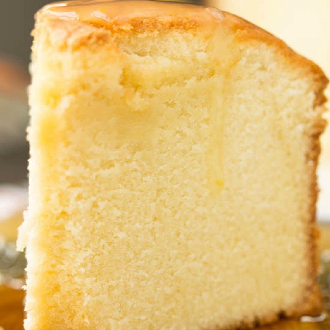 Old Fashioned Blue Ribbon Pound Cake