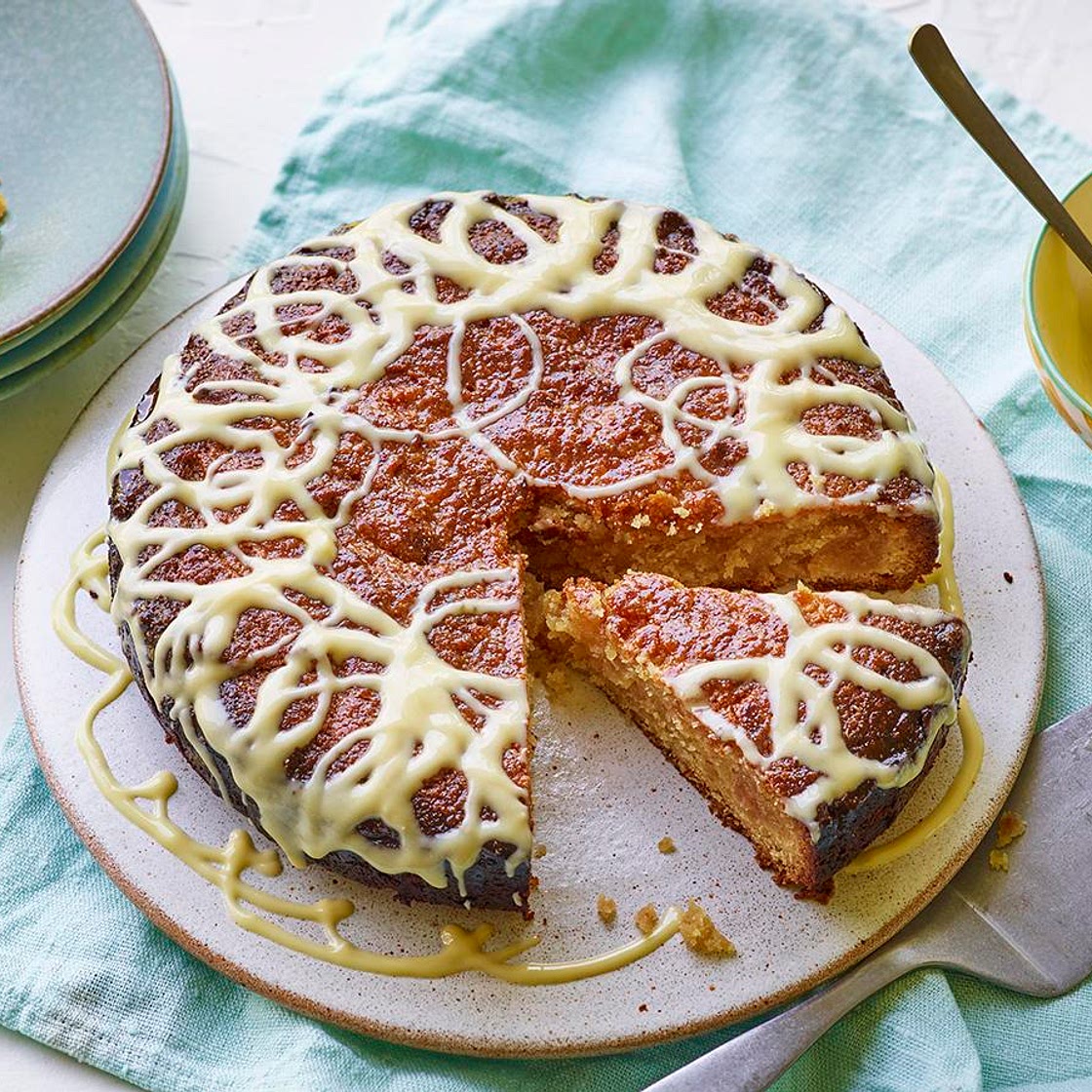 Apple and olive oil cake