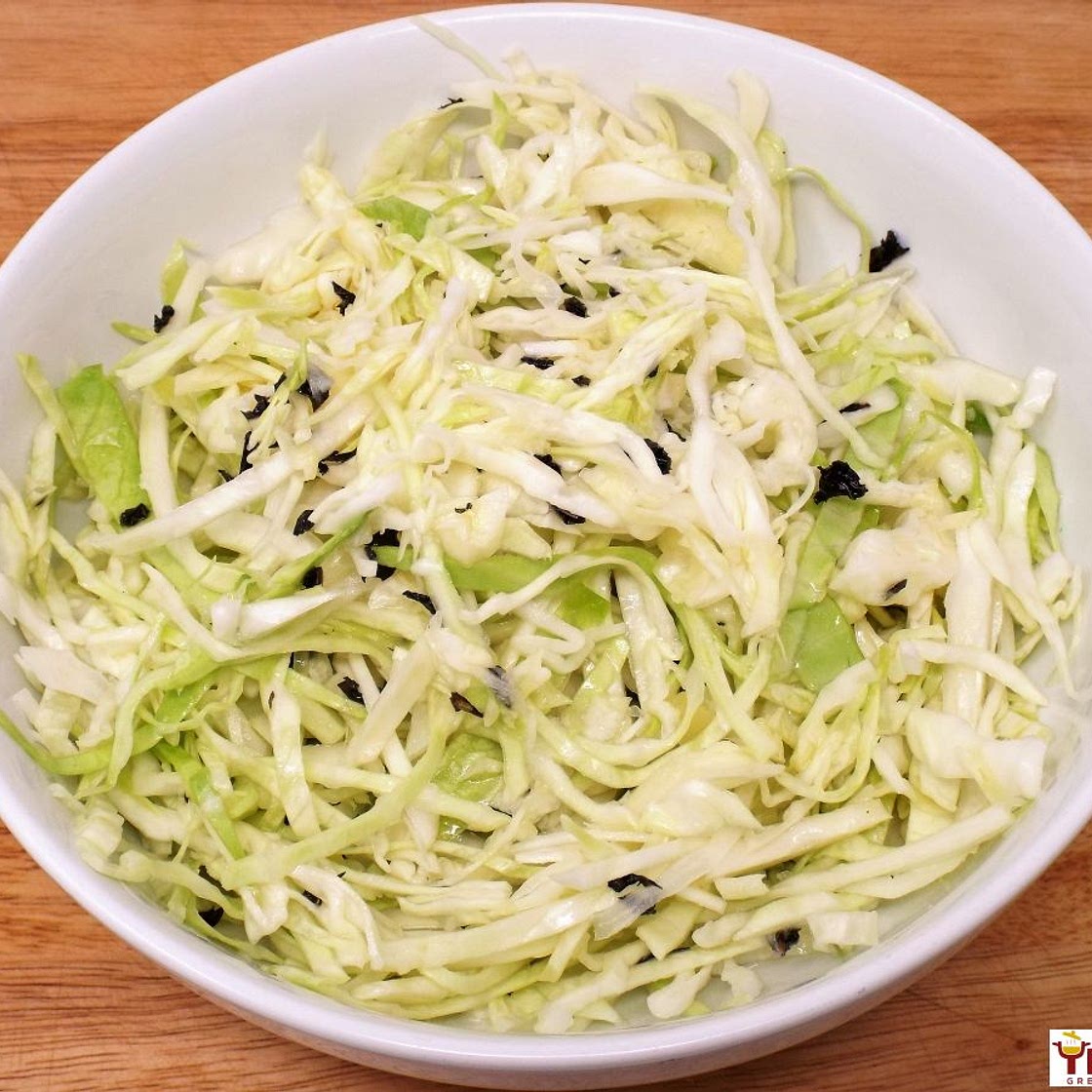 Salatet Malfouf (Lebanese Cabbage Salad)