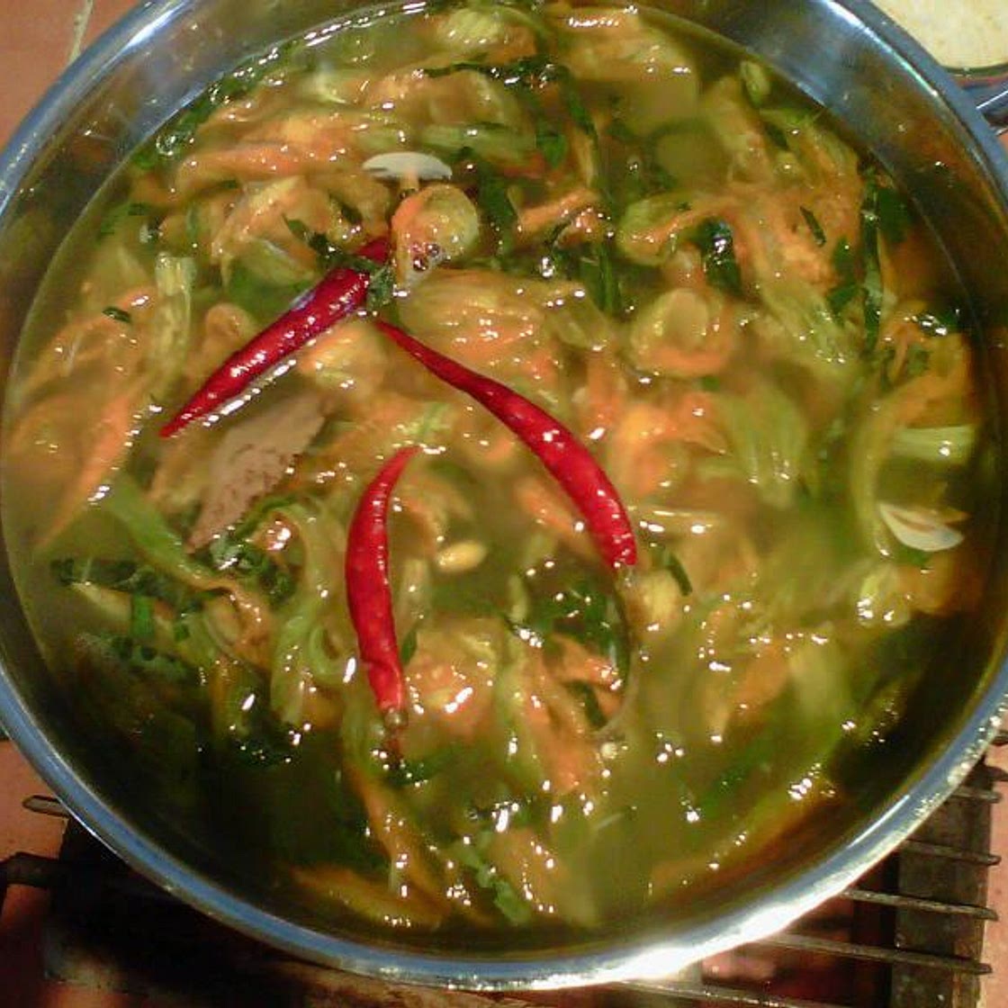 Sopa de Ajo con Flor de Calabaza / Garlic Soup with Squash Blossoms