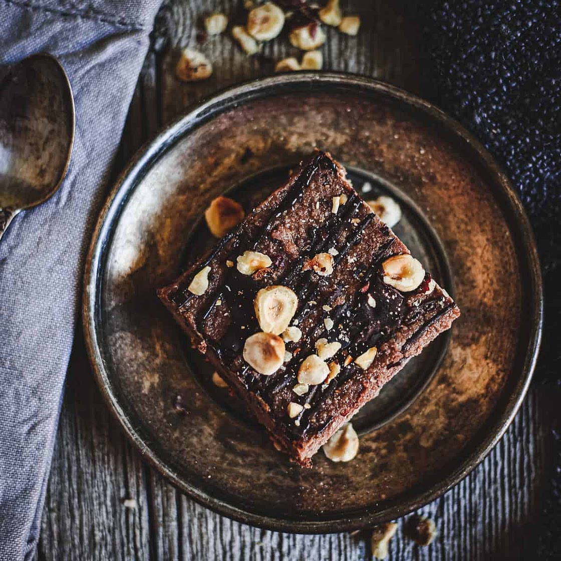 Gluten Free Chocolate hazelnut bars (grain-free, vegan, raw, paleo)