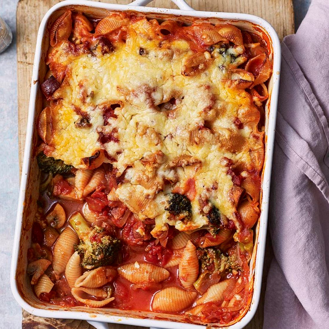 Cheesy chorizo, tomato and broccoli pasta bake