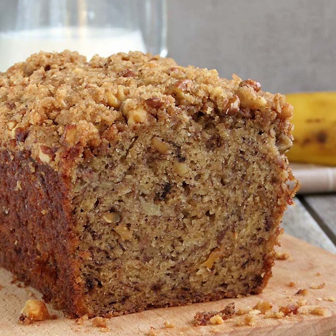 Moist Banana Bread with Crunchy Streusel Topping