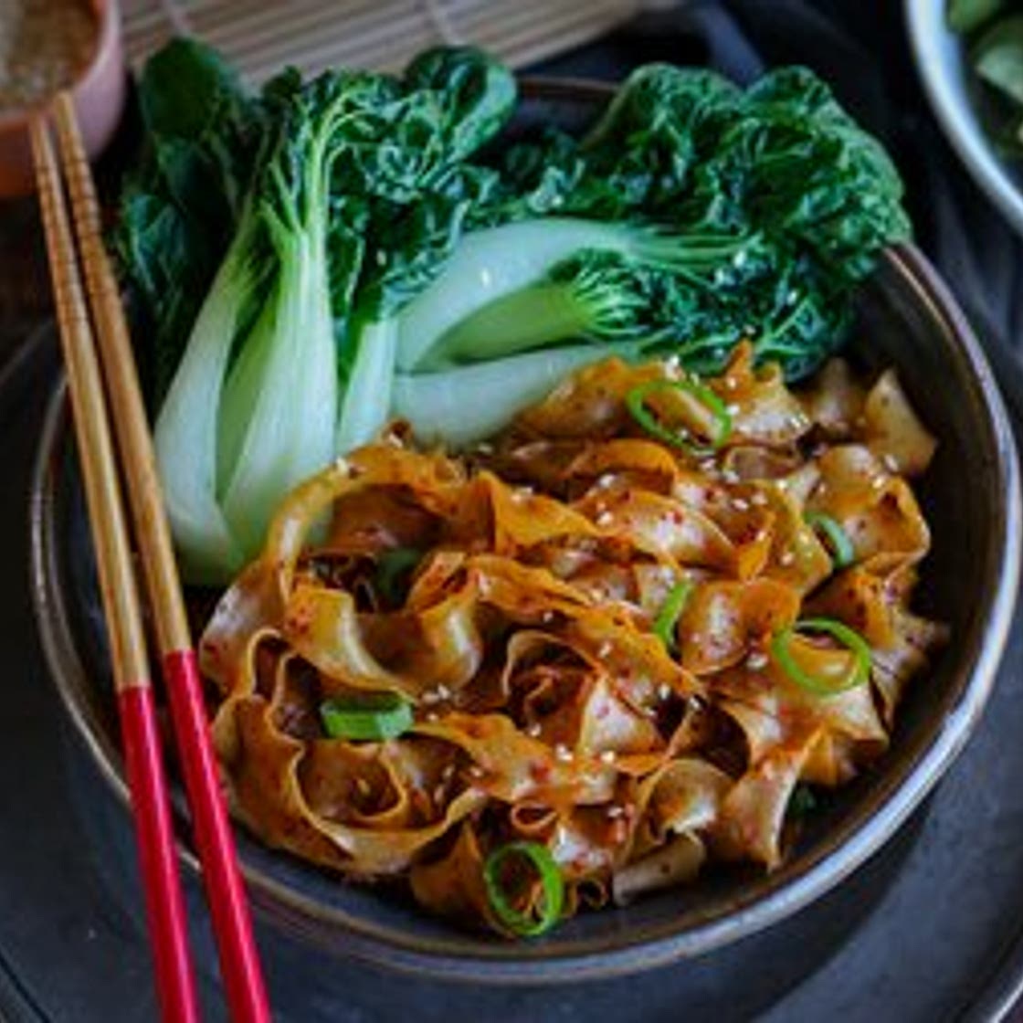 Quick Garlic Chili Noodles