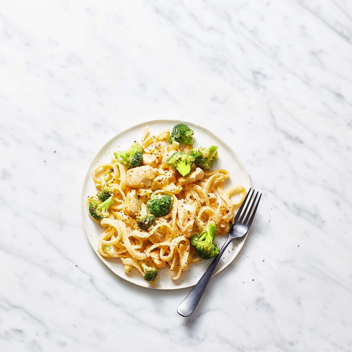 Lemon-Pepper Linguine With Creamy Chicken and Broccoli