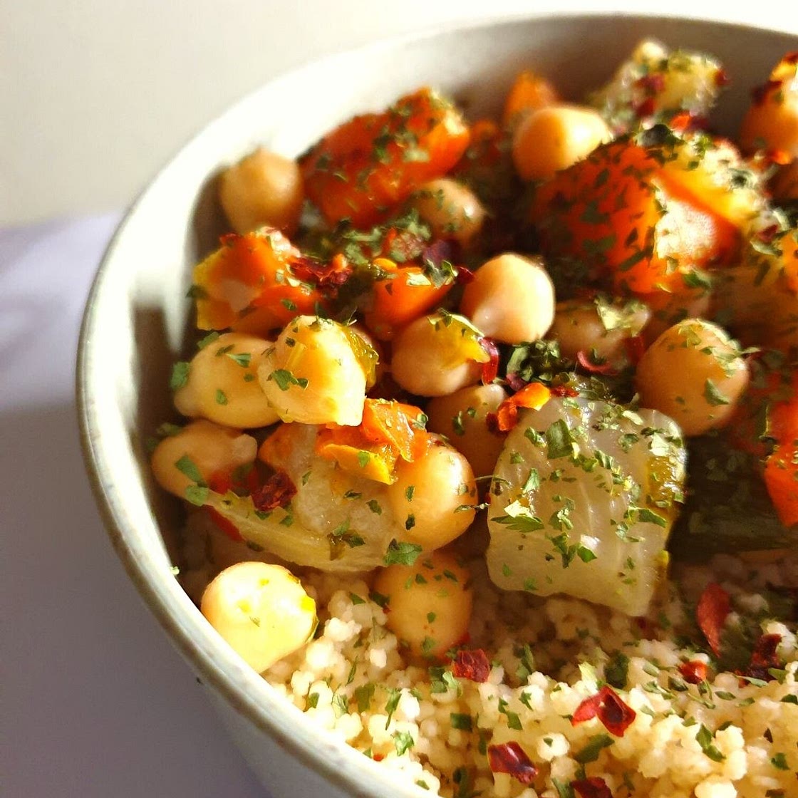 COUSCOUS VÉGÉTARIEN ÉPICÉ AUX POIS CHICHES