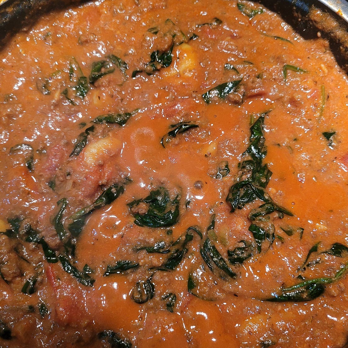 Poêlée de gnocchis crémeux au porc haché (sauce rosée)