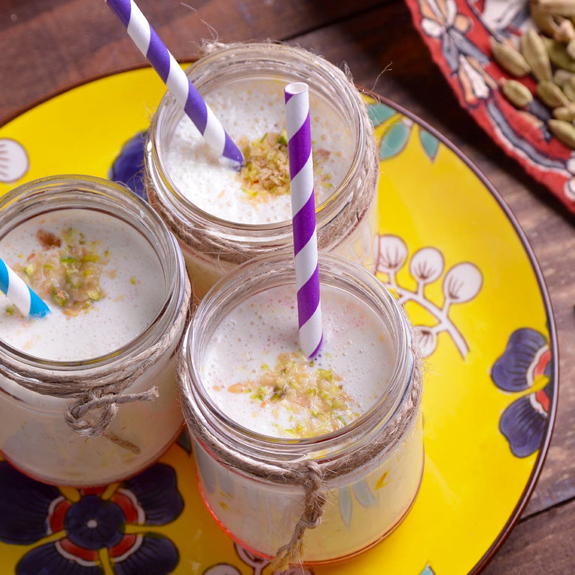 Batido de yogur, azafrán y cardamomo (Kesar elaichi lassi)