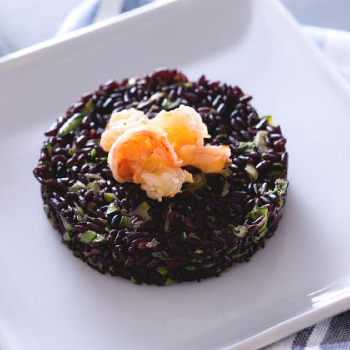 Riso Venere con gamberetti e zucchine