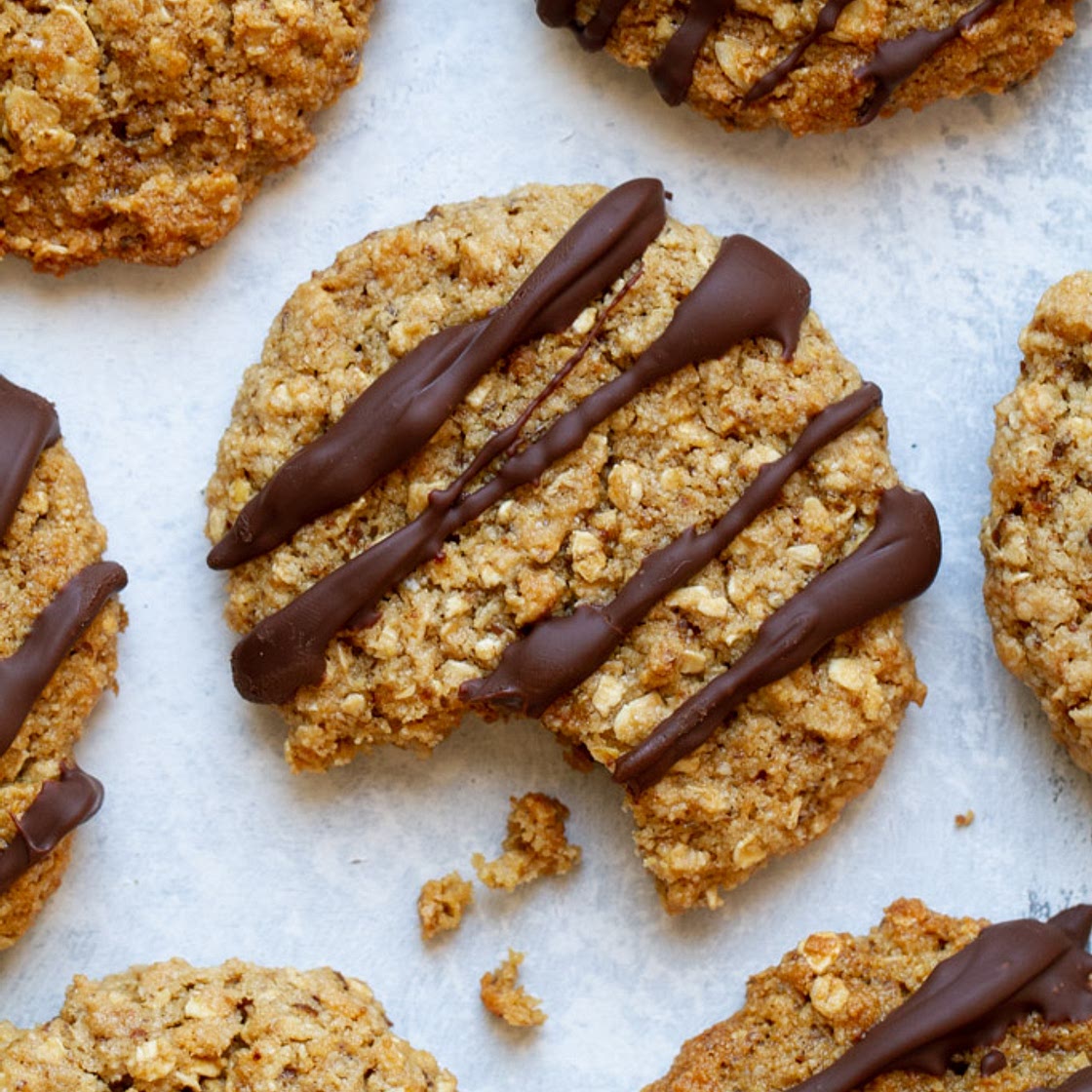 soft and chewy oatmeal cookies