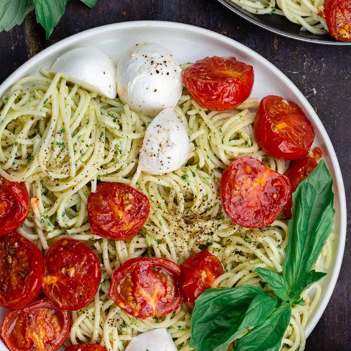 Pesto Pasta Recipe with Tomatoes and Mozzarella