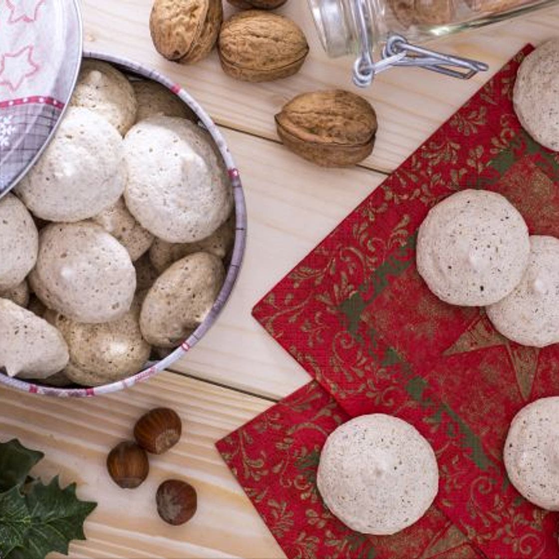 Biscotti con noci e nocciole