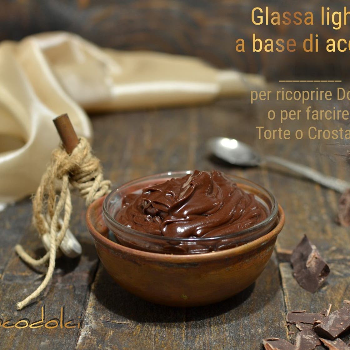 Glassa al cioccolato e acqua senza zucchero o ganache light per farcire o ricoprire dolci