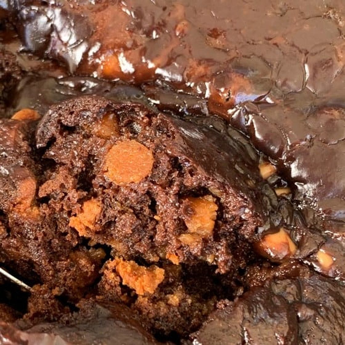 Easy Crock Pot Chocolate Peanut Butter Mess Cake