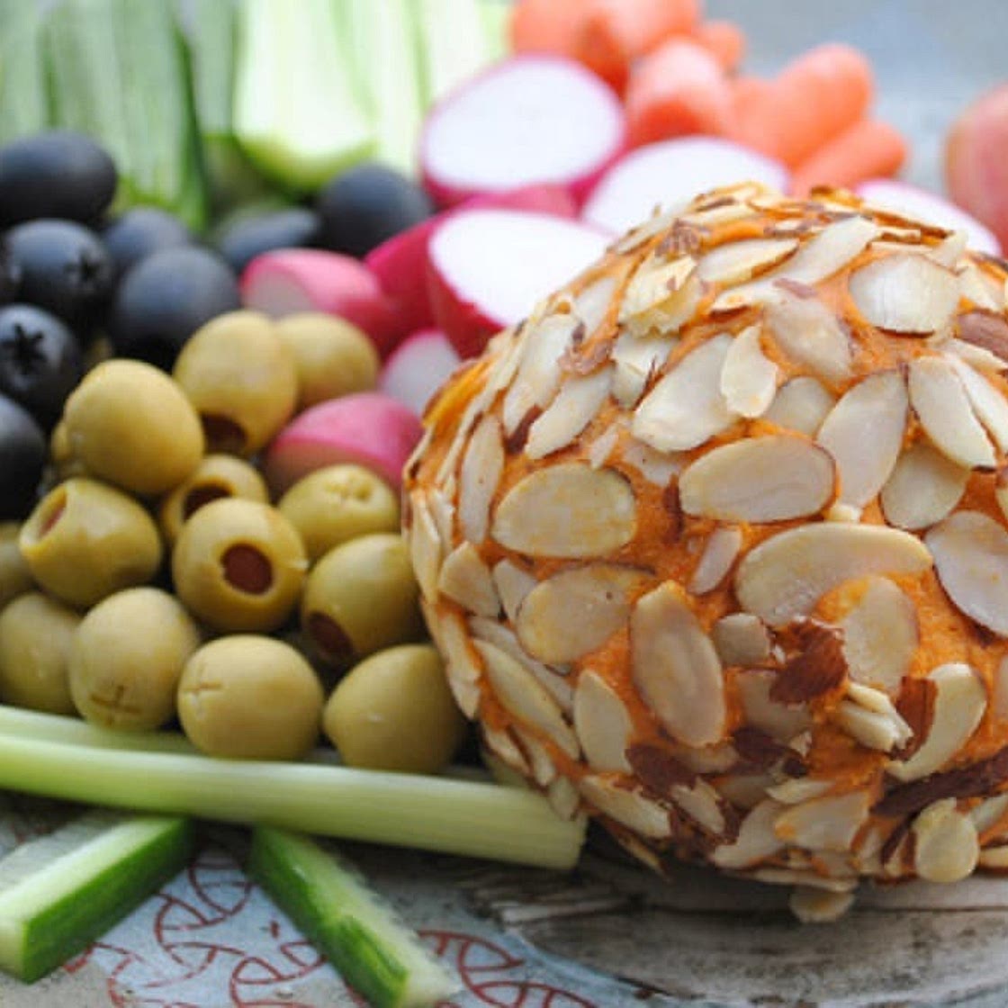 Extra Sharp Raw Cheddar Cheeseball