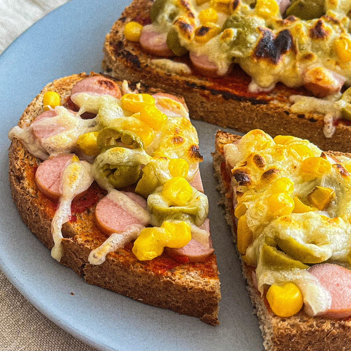 Breakfast Pizza Sandwiches