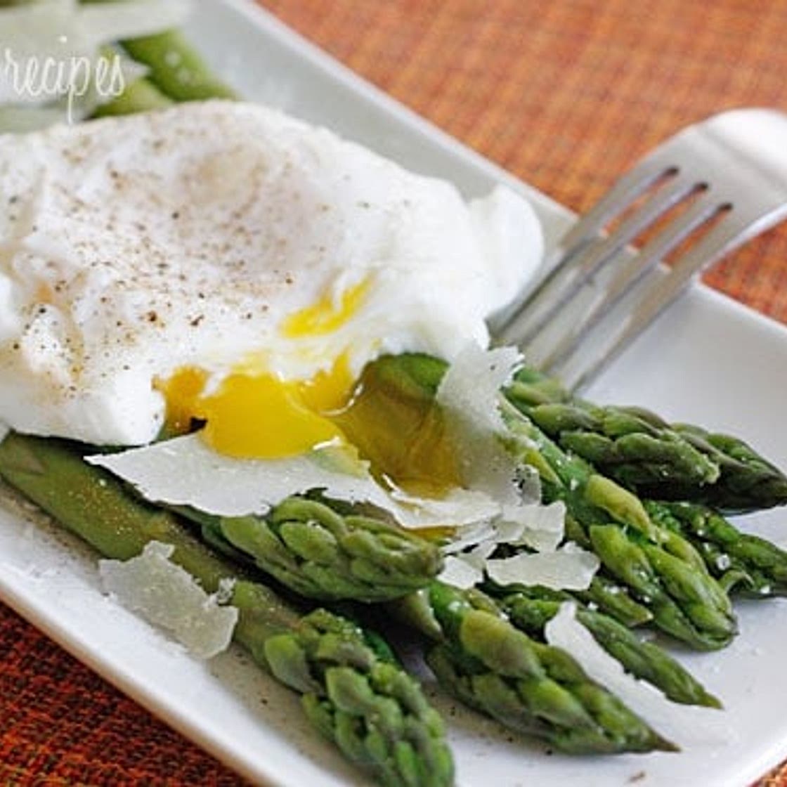 Steamed Asparagus with Poached Eggs