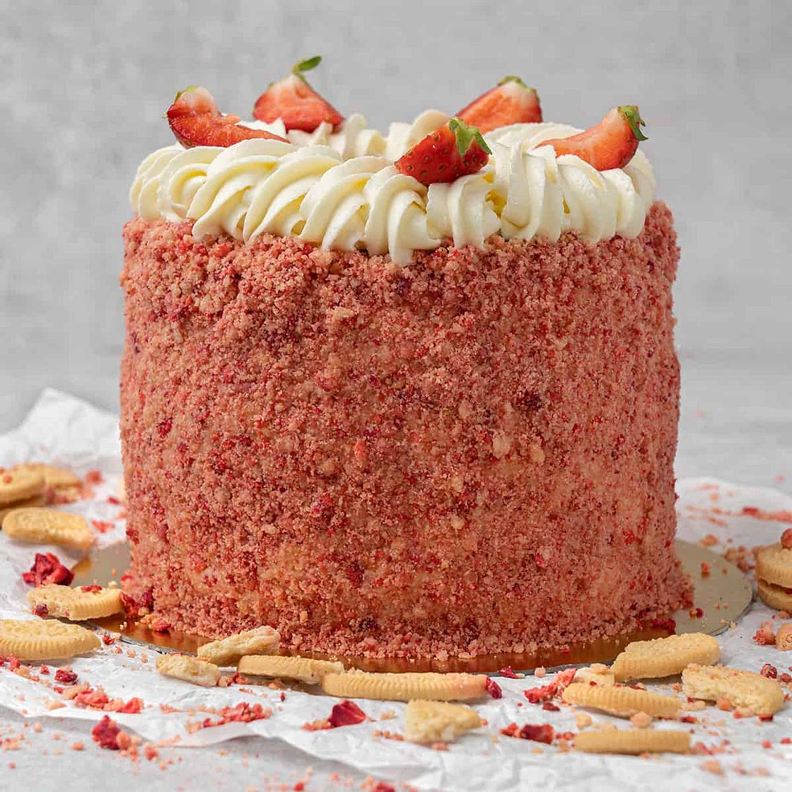 Strawberry Crunch Cake (VIDEO)