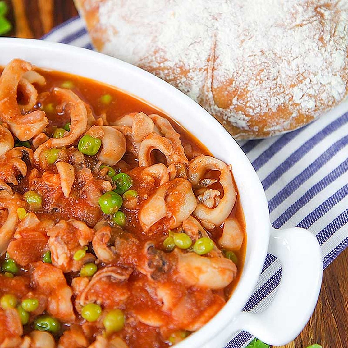 CUTTLEFISH STEW with green peas, Italian style