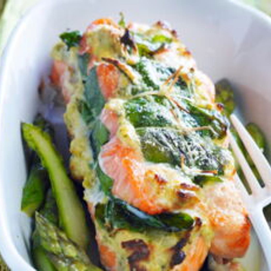 Rôti de saumon aux épinards et aux asperges