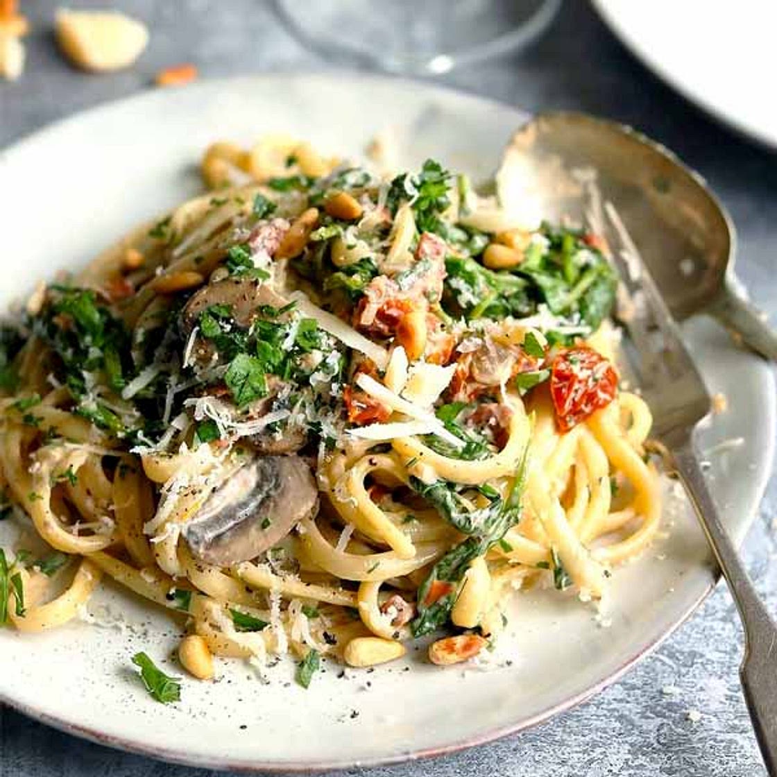 Pasta with Mushrooms and Spinach