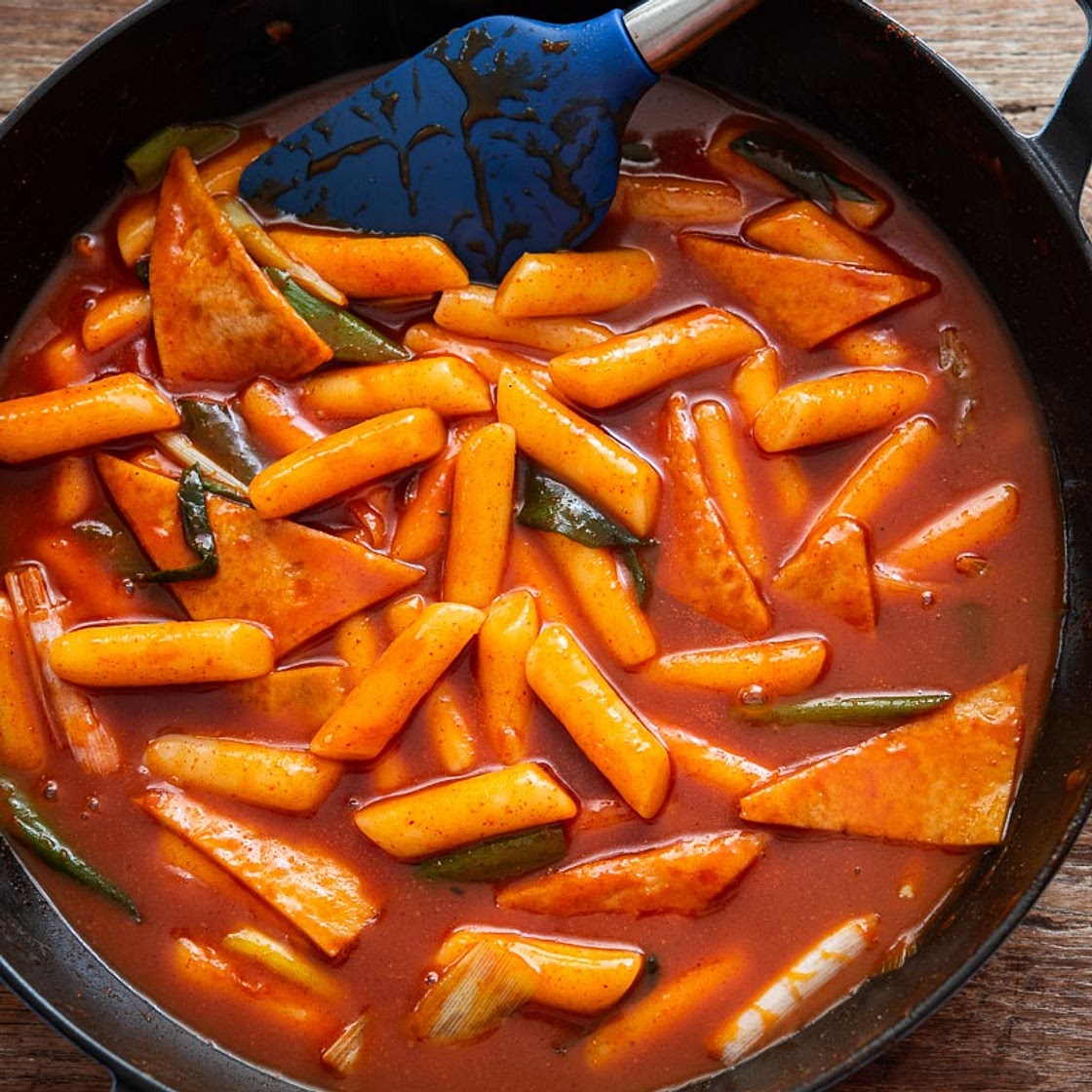 Classic Tteokbokki (Korean Spicy Rice Cakes)