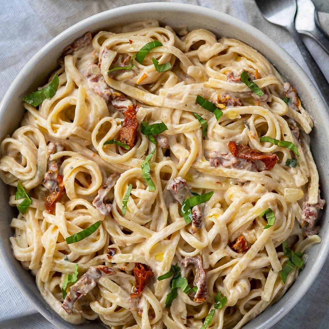 Vegan Fettuccine Alfredo with Sun-Dried Tomatoes